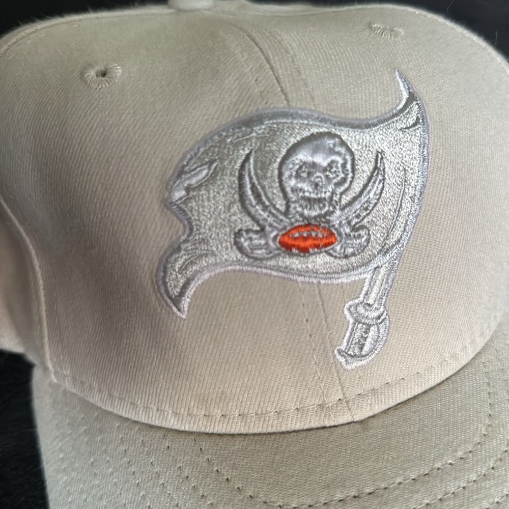 Buccaneers Hat - Picture 2 of 5